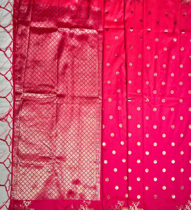 Banarasi Silk Saree – Zari Tassels & Deer Motif Design