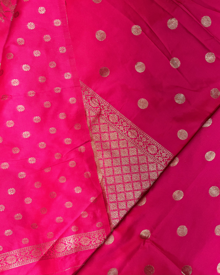 Banarasi Silk Saree – Zari Tassels & Deer Motif Design